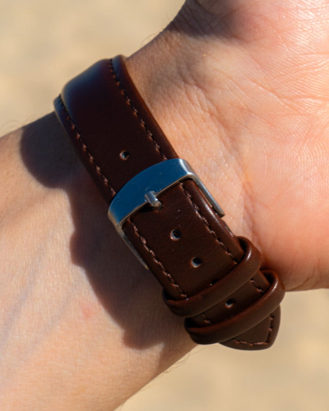 Unisex Silver Quartz Watch – Water-Resistant with Leather Strap